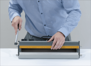 Tresu E-Line blade clamp with TruPoint Orange doctor blade